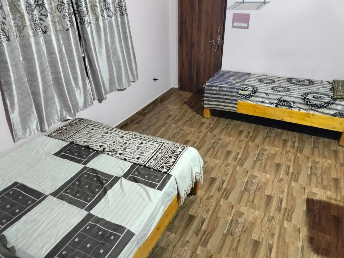 Prajwal Home Stay ฮัมปี ภายนอก รูปภาพ