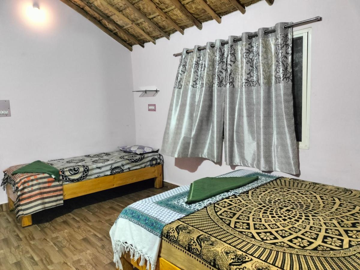 Prajwal Home Stay ฮัมปี ภายนอก รูปภาพ