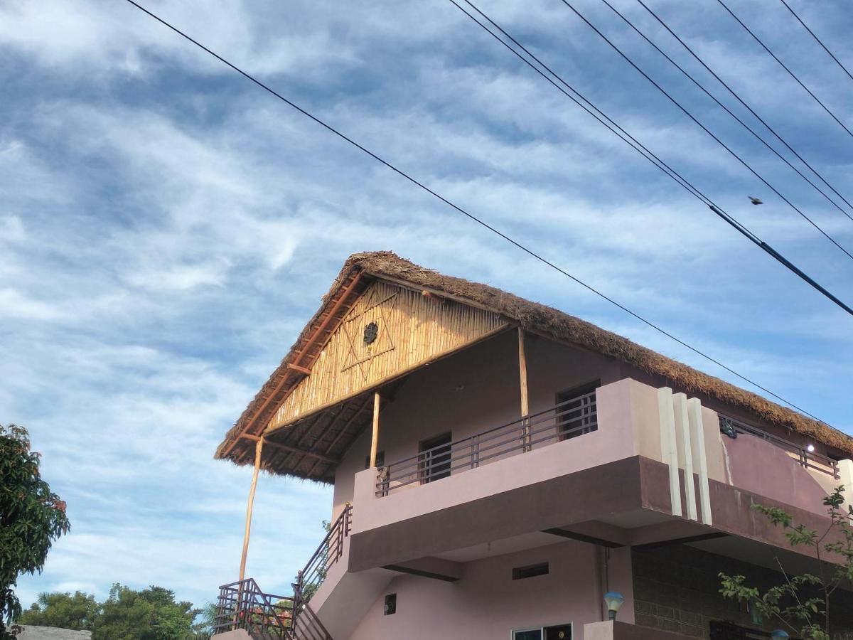 Prajwal Home Stay ฮัมปี ภายนอก รูปภาพ