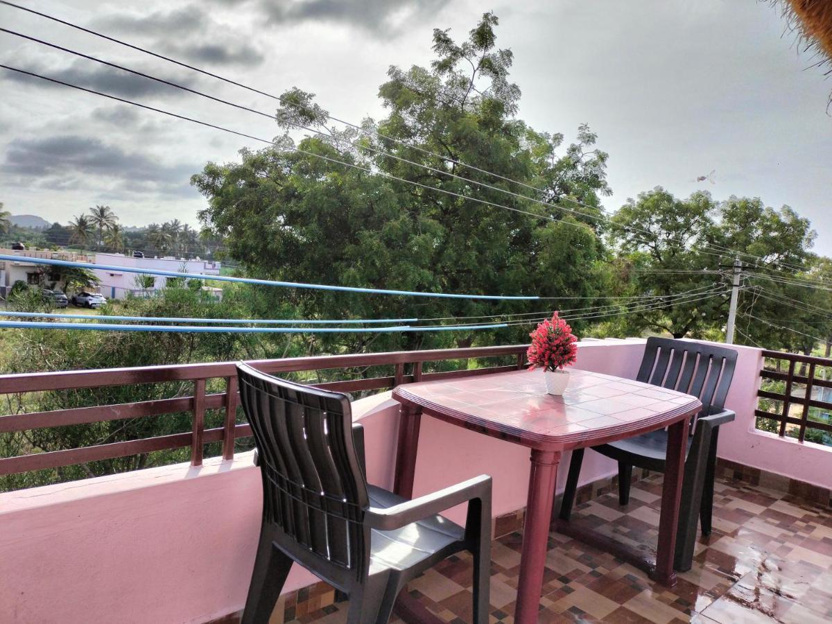 Prajwal Home Stay ฮัมปี ภายนอก รูปภาพ