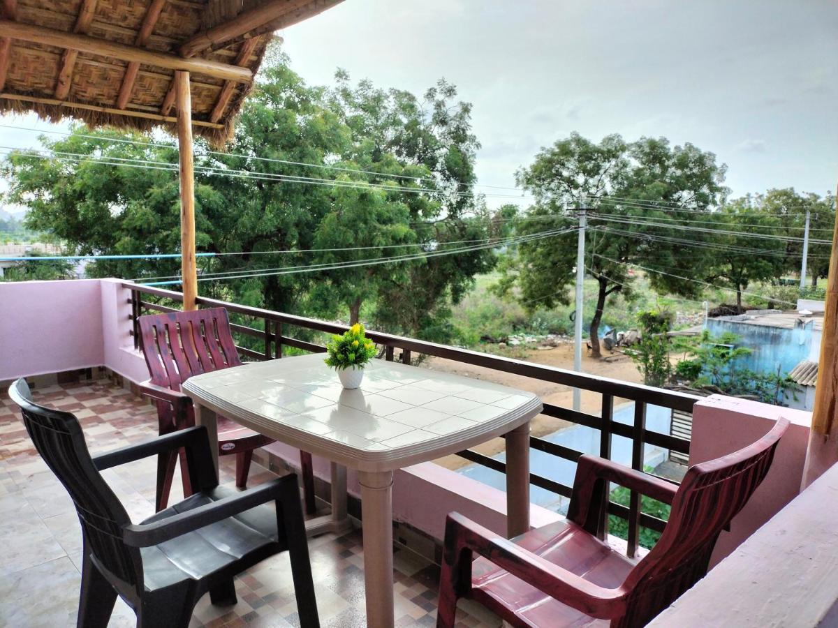 Prajwal Home Stay ฮัมปี ภายนอก รูปภาพ