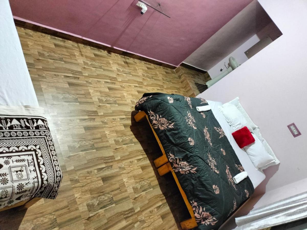 Prajwal Home Stay ฮัมปี ภายนอก รูปภาพ