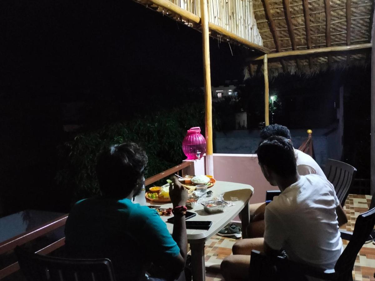 Prajwal Home Stay ฮัมปี ภายนอก รูปภาพ