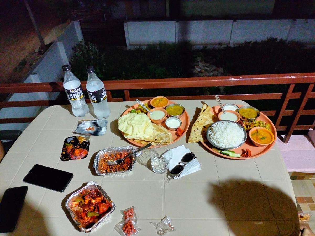 Prajwal Home Stay ฮัมปี ภายนอก รูปภาพ