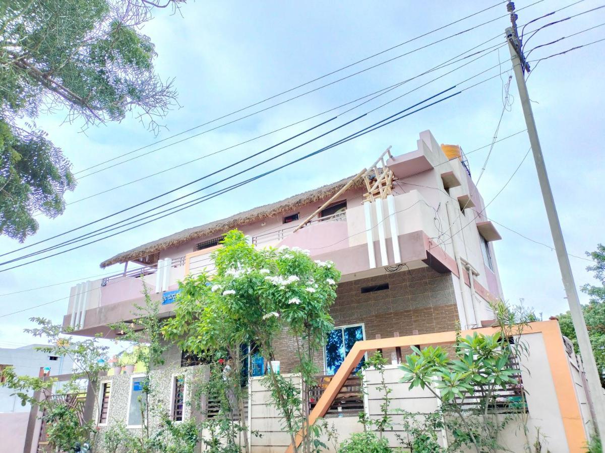 Prajwal Home Stay ฮัมปี ภายนอก รูปภาพ