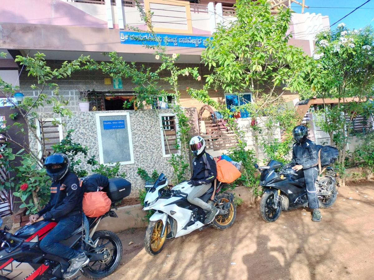 Prajwal Home Stay ฮัมปี ภายนอก รูปภาพ