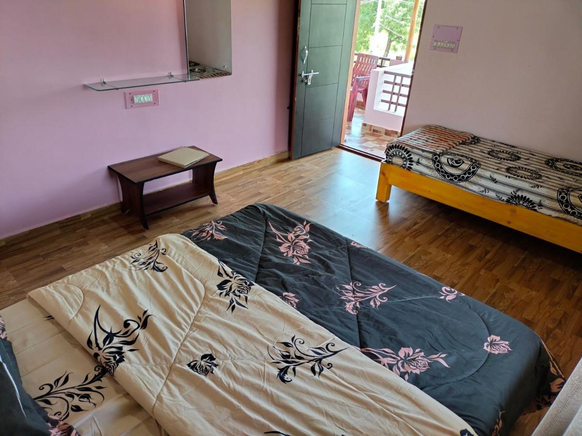 Prajwal Home Stay ฮัมปี ภายนอก รูปภาพ