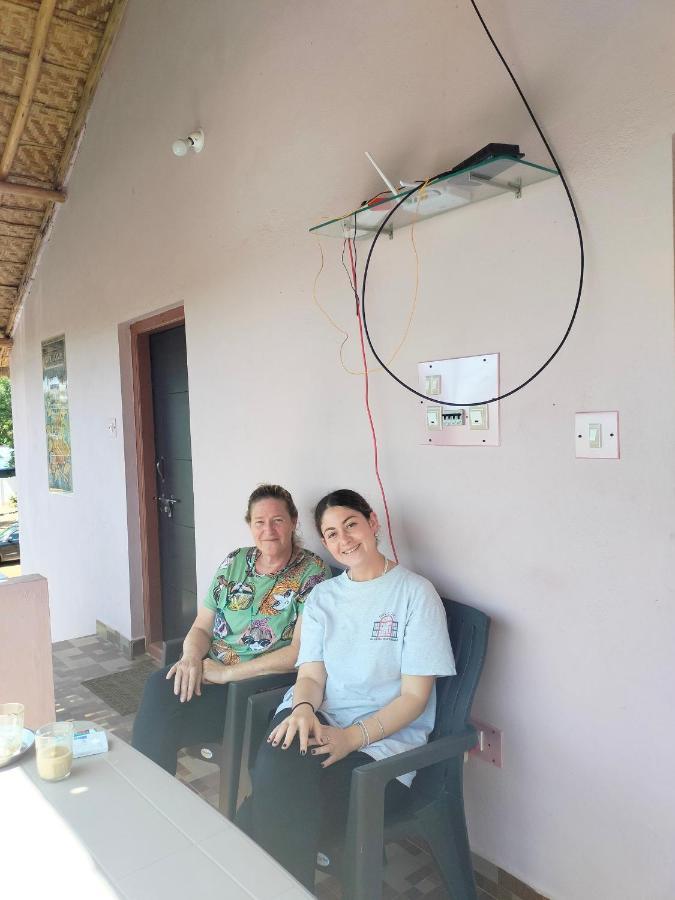 Prajwal Home Stay ฮัมปี ภายนอก รูปภาพ