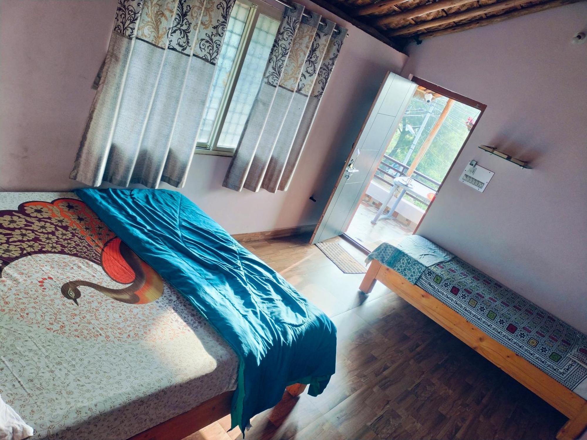 Prajwal Home Stay ฮัมปี ภายนอก รูปภาพ